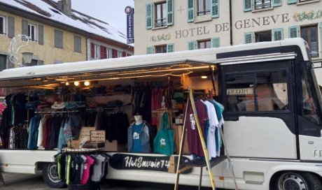 Hot Savoie 74 et son Mob'Shop sur le Marché Hebdomadaire à Faverges